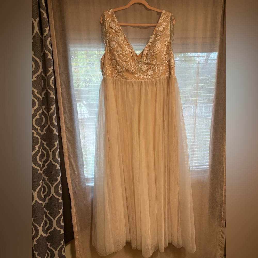 SHEIN Cream Lace Wedding Dress